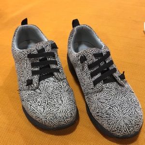 Nurse mate align women’s shoes